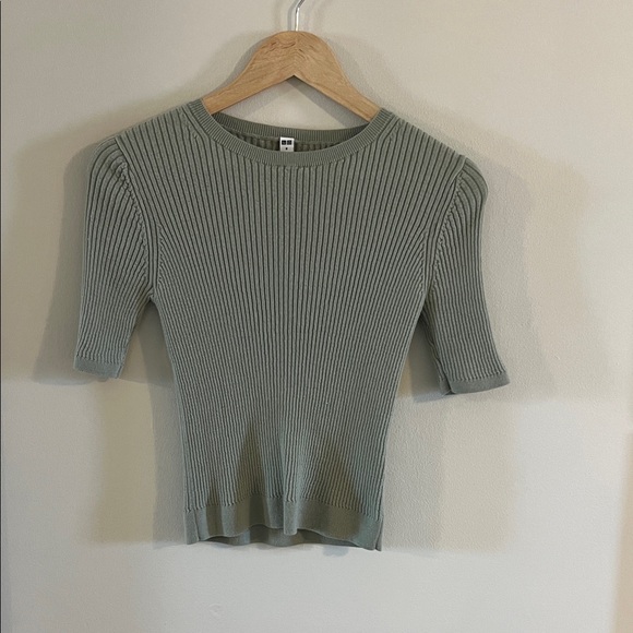 Uniqlo Tops - Uniqlo Ribbed Short Sleeve Top - Soft Green